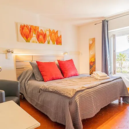 Domaine De L'aufrene Bed & Breakfast