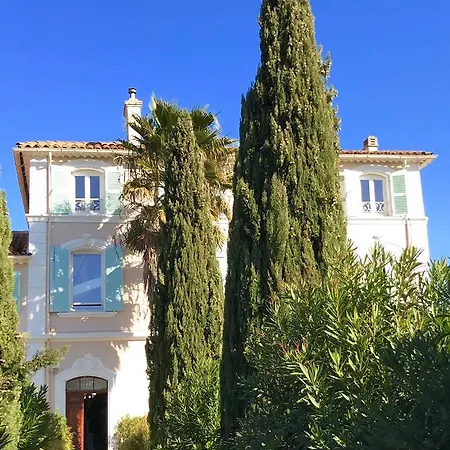 Domaine De L'aufrene Bed & Breakfast 3*